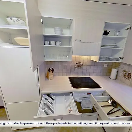 Apartment Charming 3br Retreat, Direct Trams To *